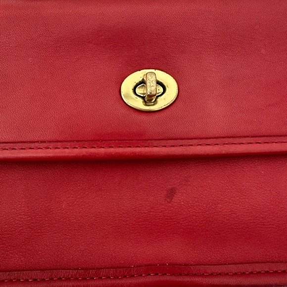 Rare Coach Geometric Clutch bag in red glovetanned leather - Picture 5 of 12
